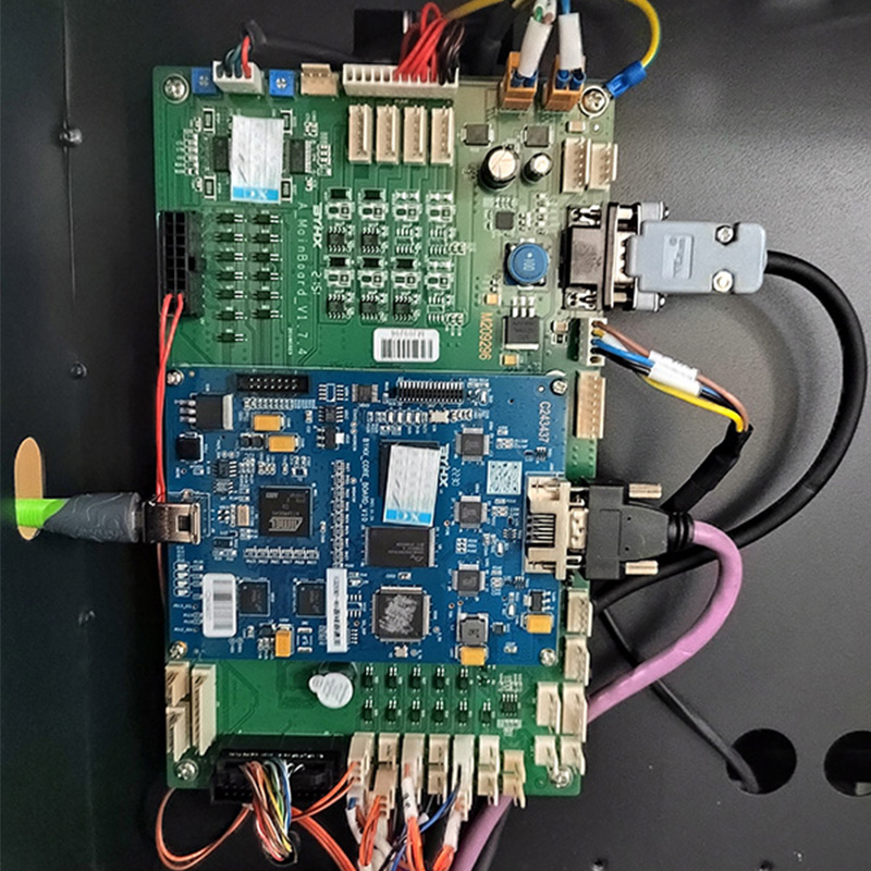 How can digital advertising photo machines achieve accurate reproduction and delicate presentation of advertising images with high-precision print heads?